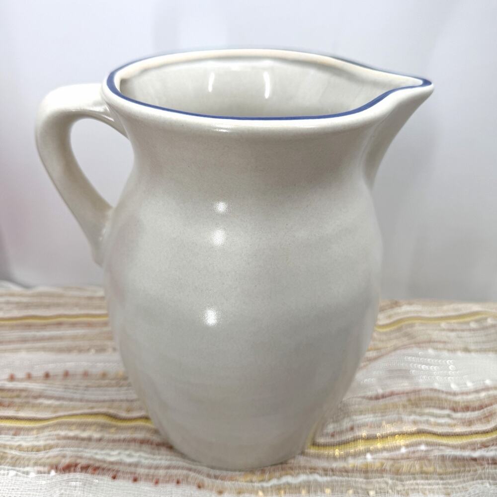 Vintage Pfaltzgraff Yorktowne Blue Floral Stoneware Pitcher 7" x 8" Farmhouse - Picture 3 of 8